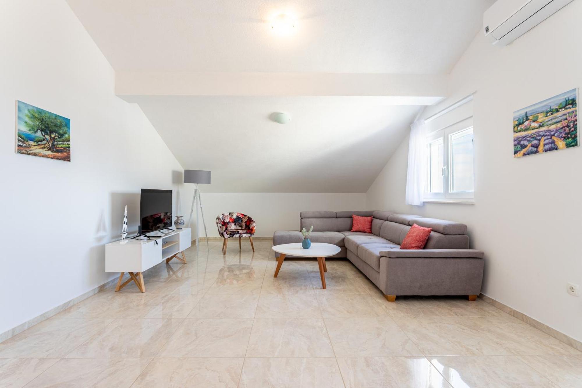 Villa Ana Perfect For Families With Kids And Groups,House With Heated Pool Podstrana Exterior foto